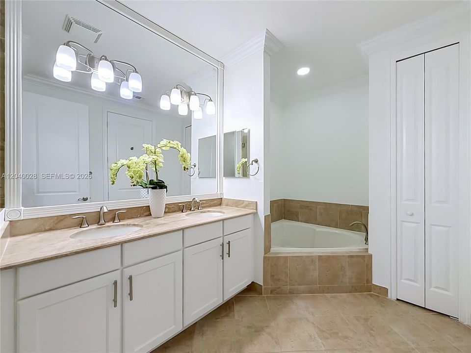 En Venta: $649,900 (4 camas, 2 baños, 1839 Pies cuadrados)