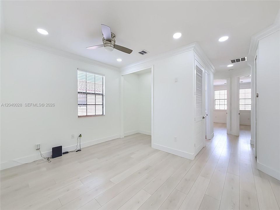 En Venta: $649,900 (4 camas, 2 baños, 1839 Pies cuadrados)