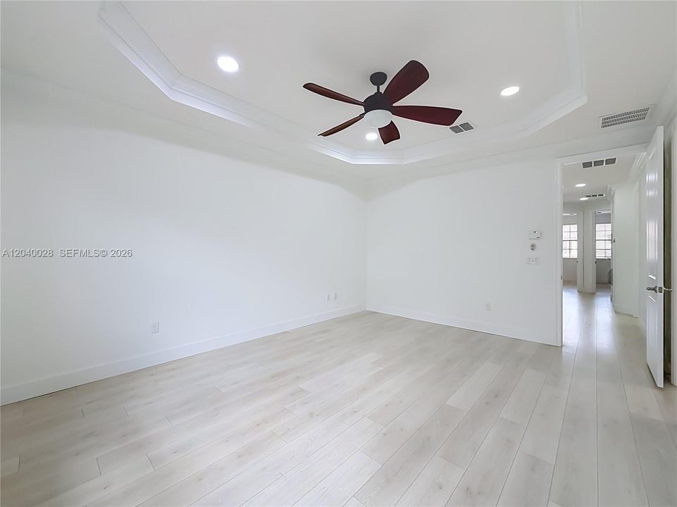 En Venta: $649,900 (4 camas, 2 baños, 1839 Pies cuadrados)