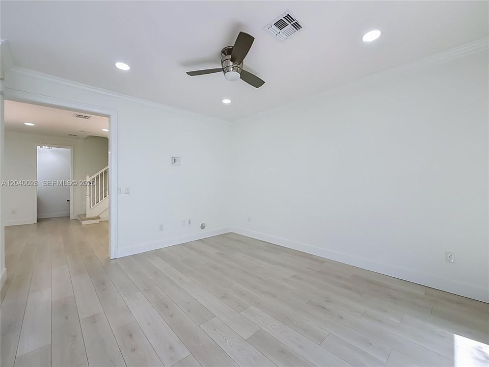 En Venta: $649,900 (4 camas, 2 baños, 1839 Pies cuadrados)