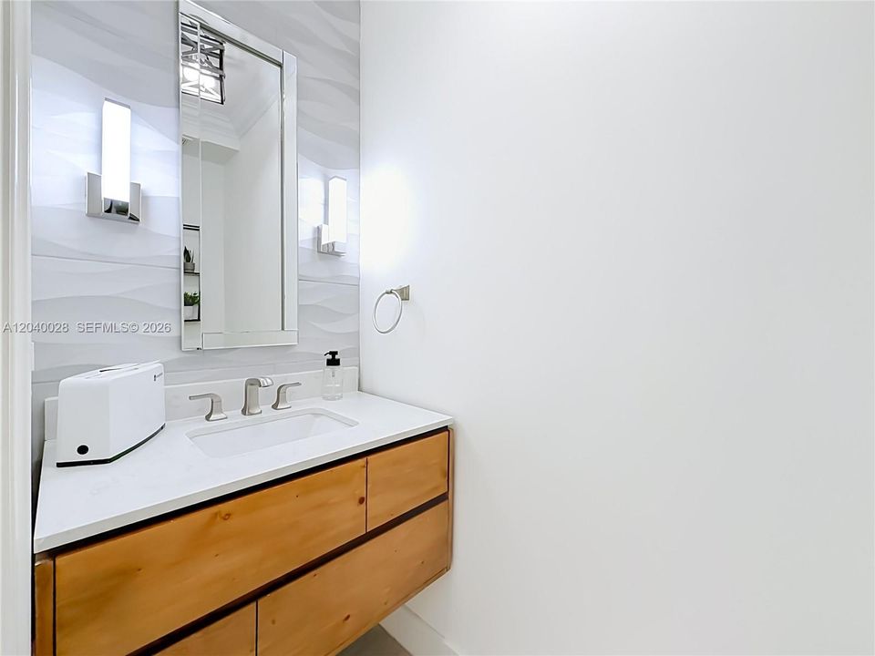 En Venta: $649,900 (4 camas, 2 baños, 1839 Pies cuadrados)