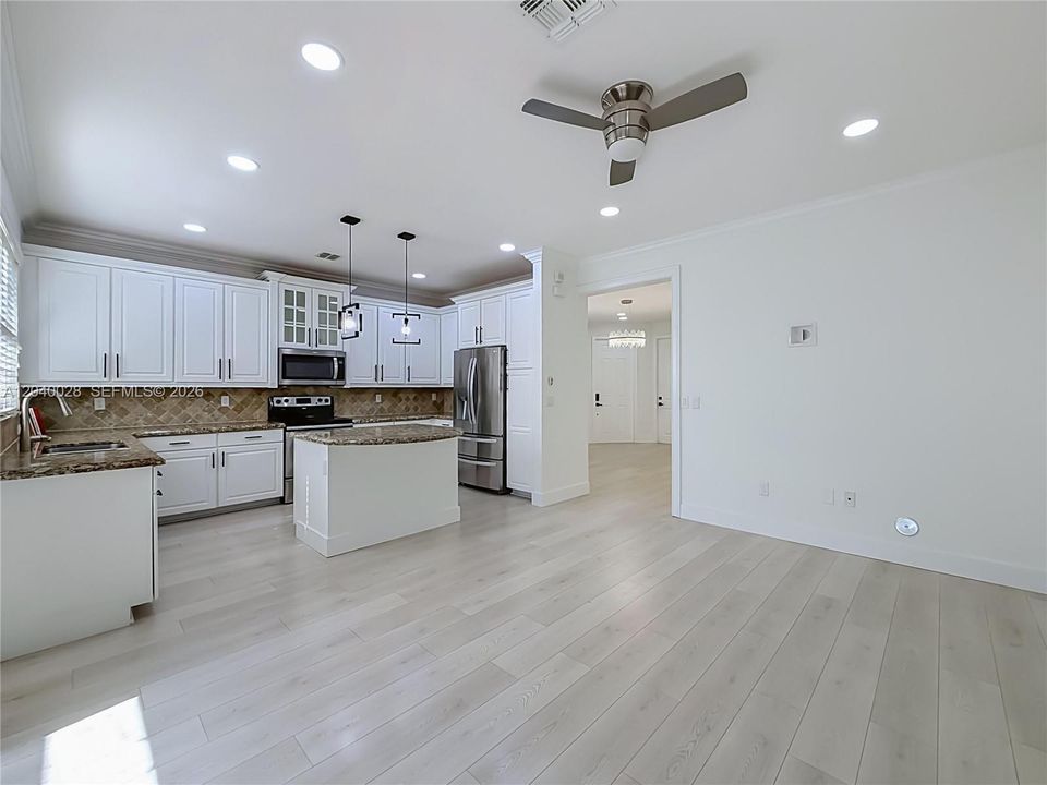 En Venta: $649,900 (4 camas, 2 baños, 1839 Pies cuadrados)