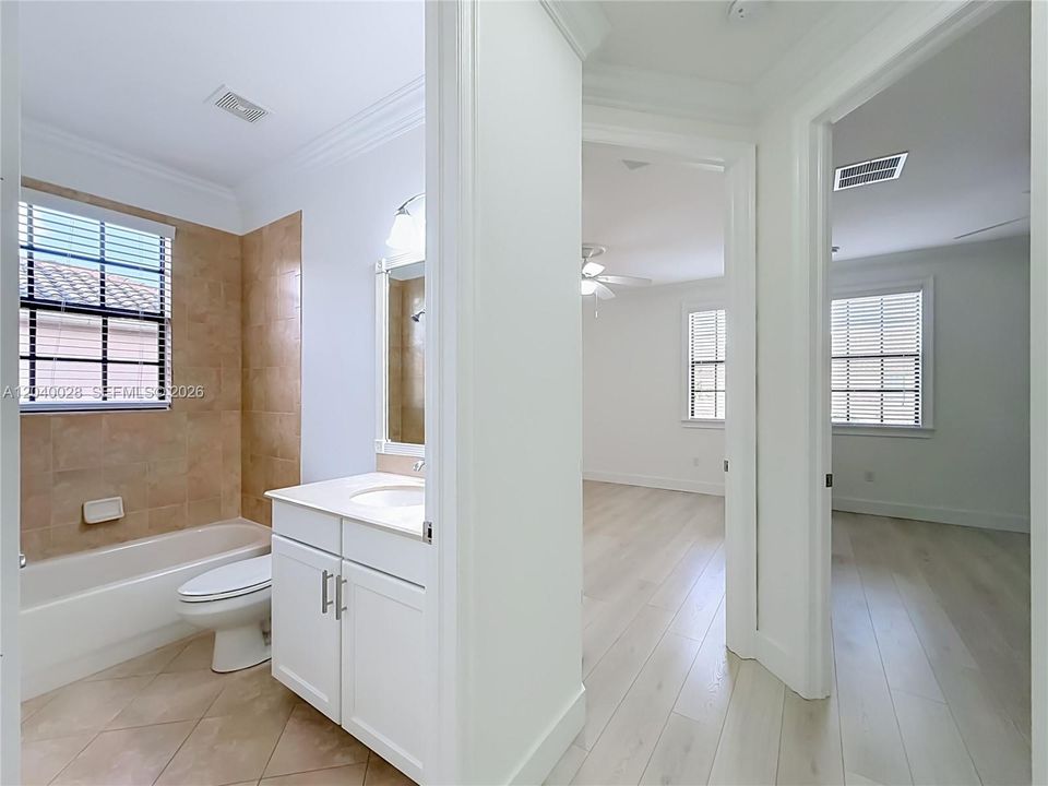 En Venta: $649,900 (4 camas, 2 baños, 1839 Pies cuadrados)