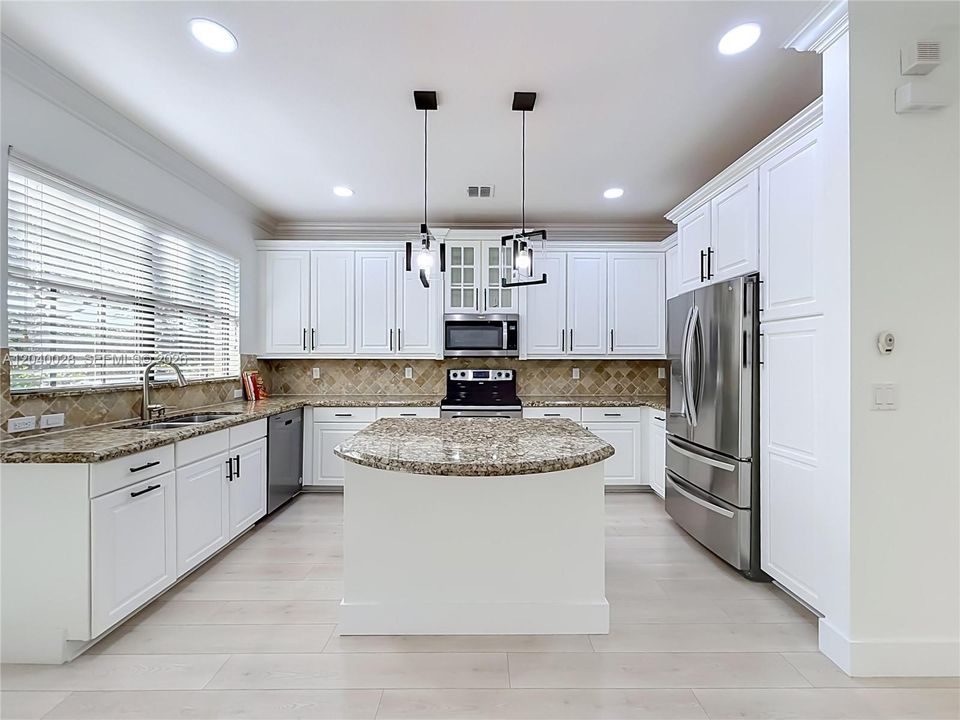 En Venta: $649,900 (4 camas, 2 baños, 1839 Pies cuadrados)