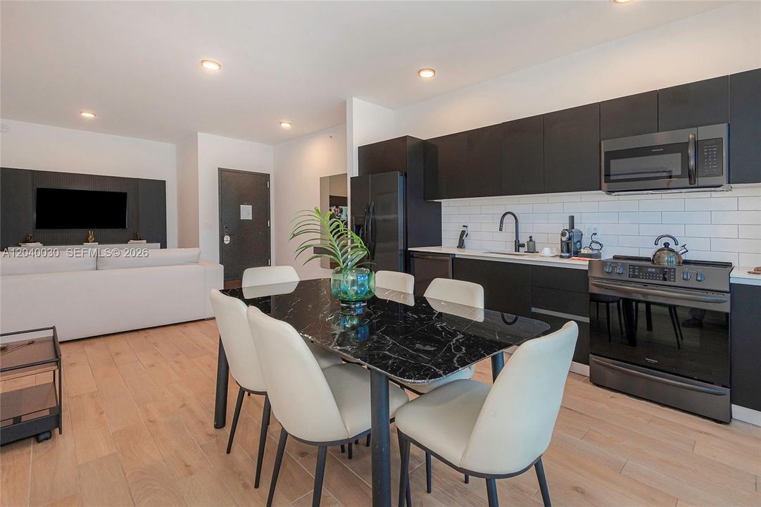 For Rent: $7,500 (3 beds, 3 baths, 1150 Square Feet)