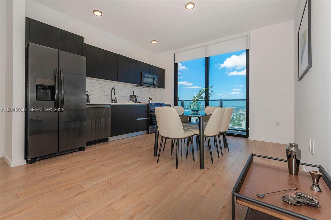 For Rent: $7,500 (3 beds, 3 baths, 1150 Square Feet)