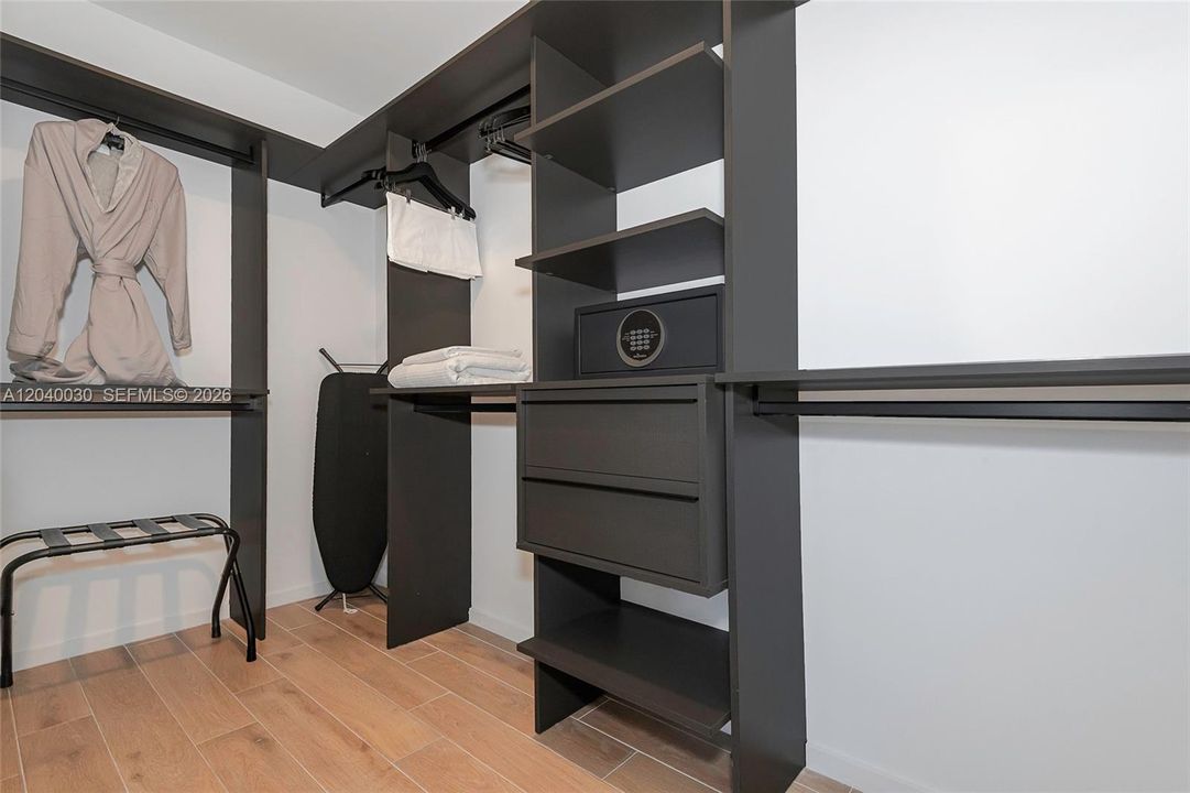 For Rent: $7,500 (3 beds, 3 baths, 1150 Square Feet)