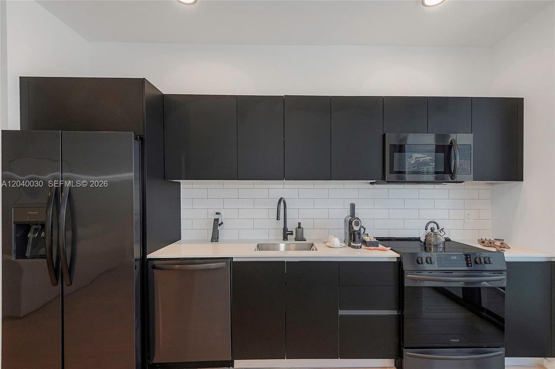 For Rent: $7,500 (3 beds, 3 baths, 1150 Square Feet)