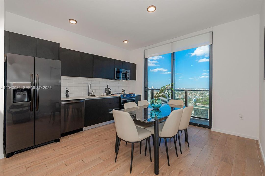 For Rent: $7,500 (3 beds, 3 baths, 1150 Square Feet)
