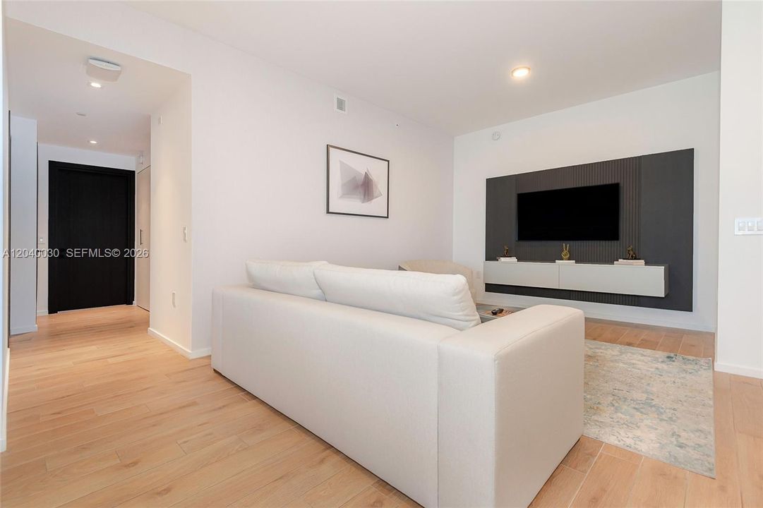 For Rent: $7,500 (3 beds, 3 baths, 1150 Square Feet)