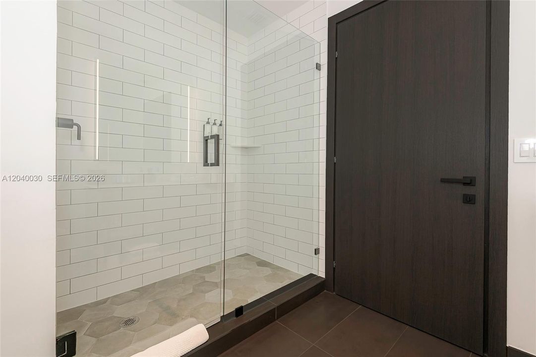 For Rent: $7,500 (3 beds, 3 baths, 1150 Square Feet)