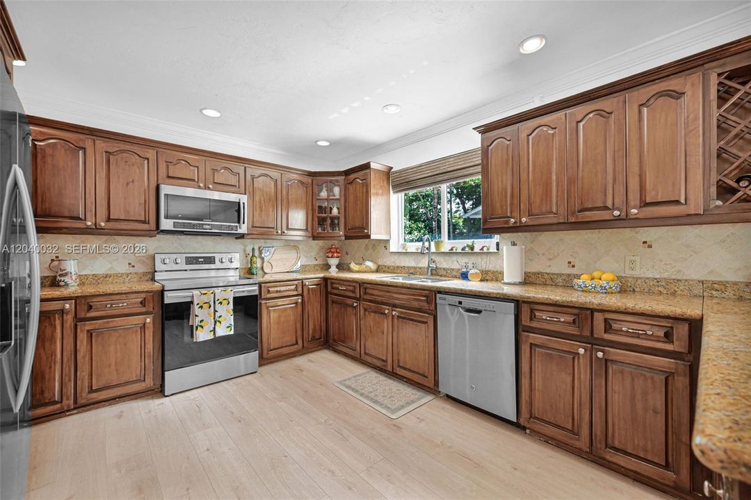 For Sale: $1,199,000 (3 beds, 2 baths, 2335 Square Feet)