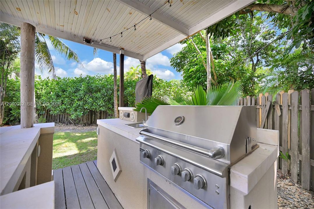 For Sale: $1,199,000 (3 beds, 2 baths, 2335 Square Feet)