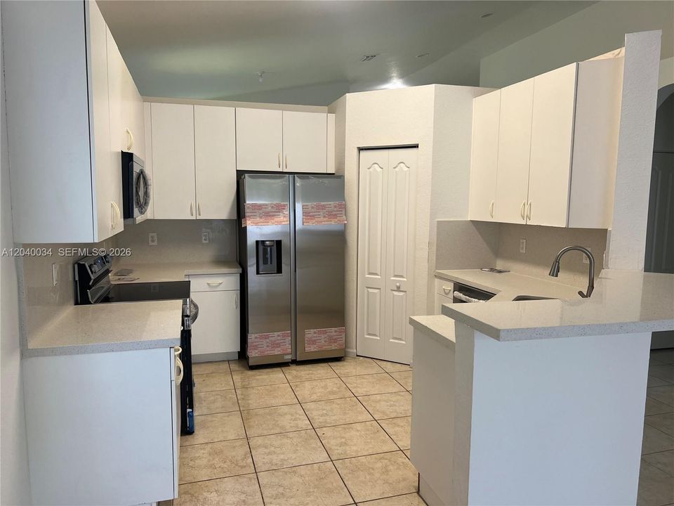For Rent: $2,800 (4 beds, 2 baths, 1865 Square Feet)