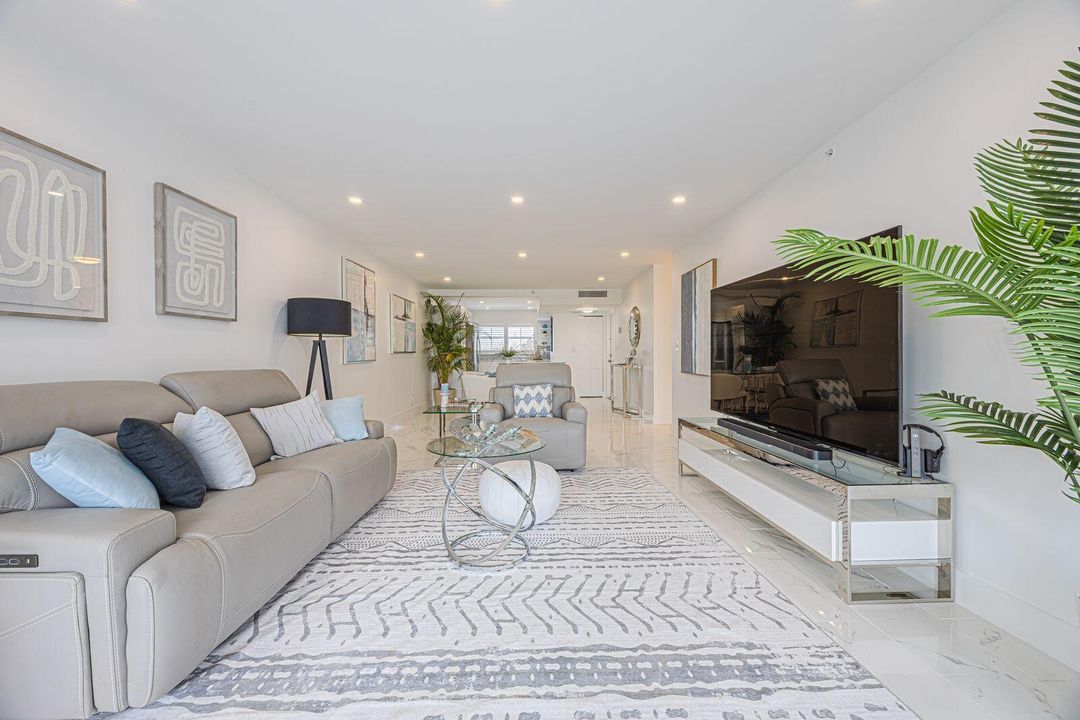3224 S Ocean #612B (Living Rm5)