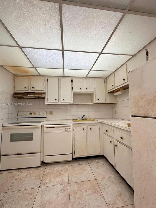 На продажу: $80,000 (2 спален, 2 ванн, 930 Квадратных фут)