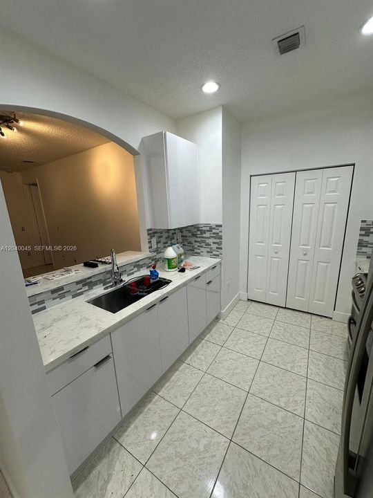 For Rent: $2,000 (2 beds, 2 baths, 1046 Square Feet)