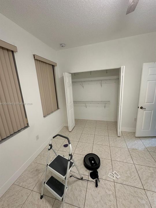 For Rent: $2,000 (2 beds, 2 baths, 1046 Square Feet)
