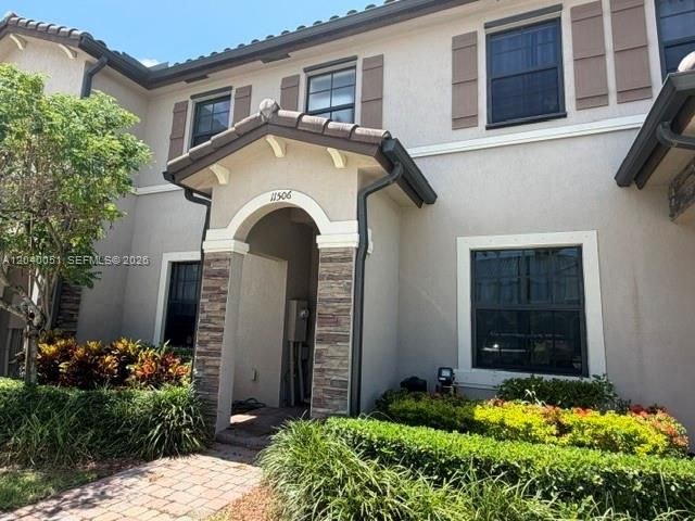 For Rent: $2,600 (2 beds, 2 baths, 1422 Square Feet)