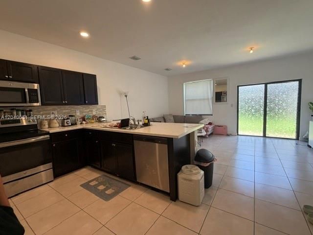 For Rent: $2,600 (2 beds, 2 baths, 1422 Square Feet)