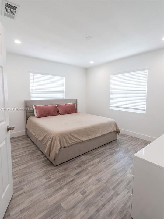 For Rent: $7,000 (5 beds, 3 baths, 2294 Square Feet)