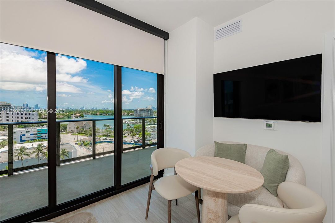 For Rent: $6,500 (2 beds, 2 baths, 698 Square Feet)