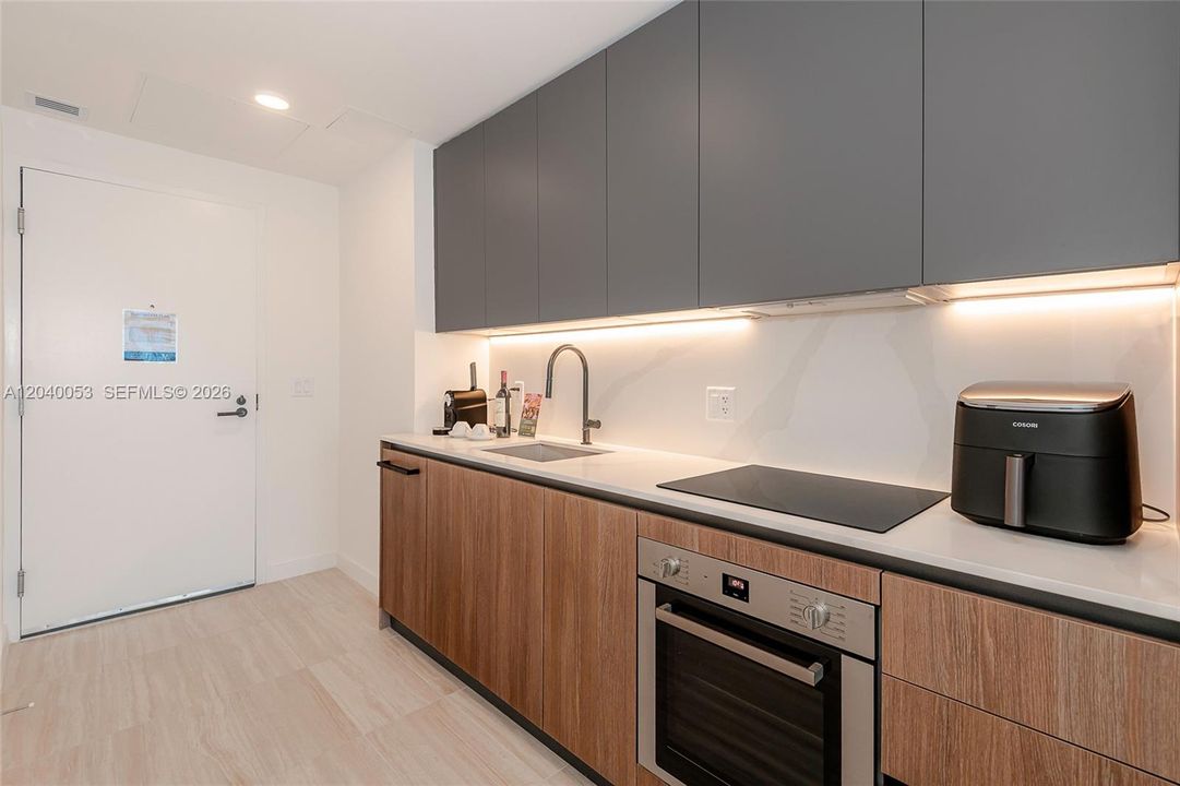 For Rent: $6,500 (2 beds, 2 baths, 698 Square Feet)