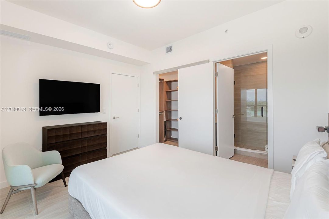 For Rent: $6,500 (2 beds, 2 baths, 698 Square Feet)