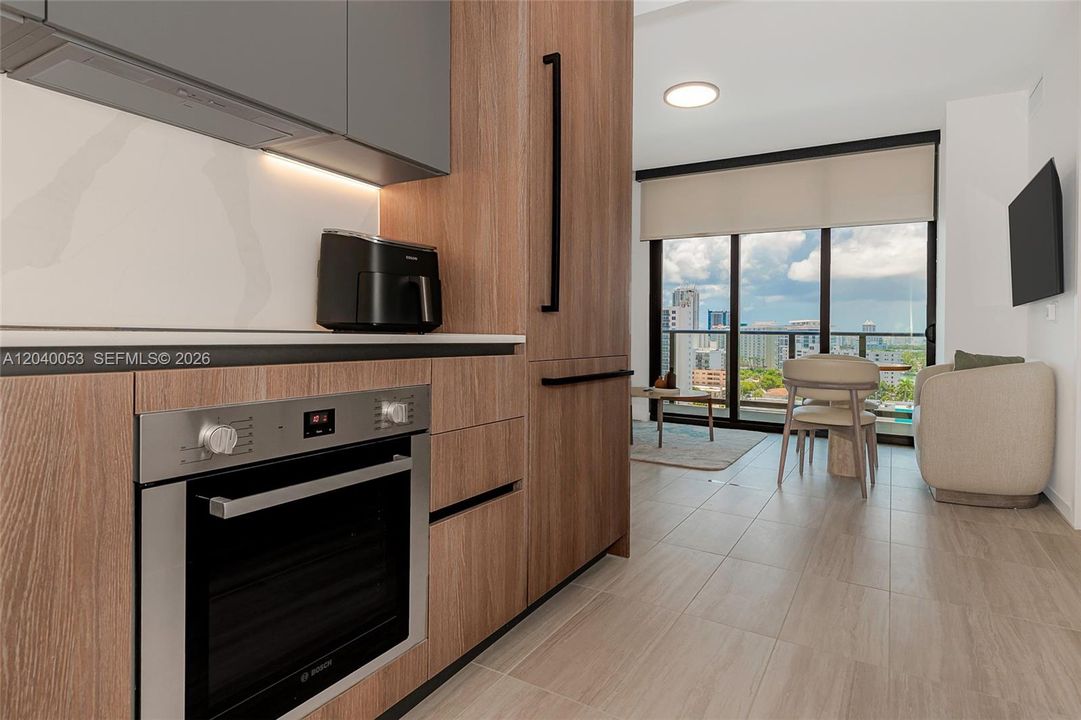 For Rent: $6,500 (2 beds, 2 baths, 698 Square Feet)