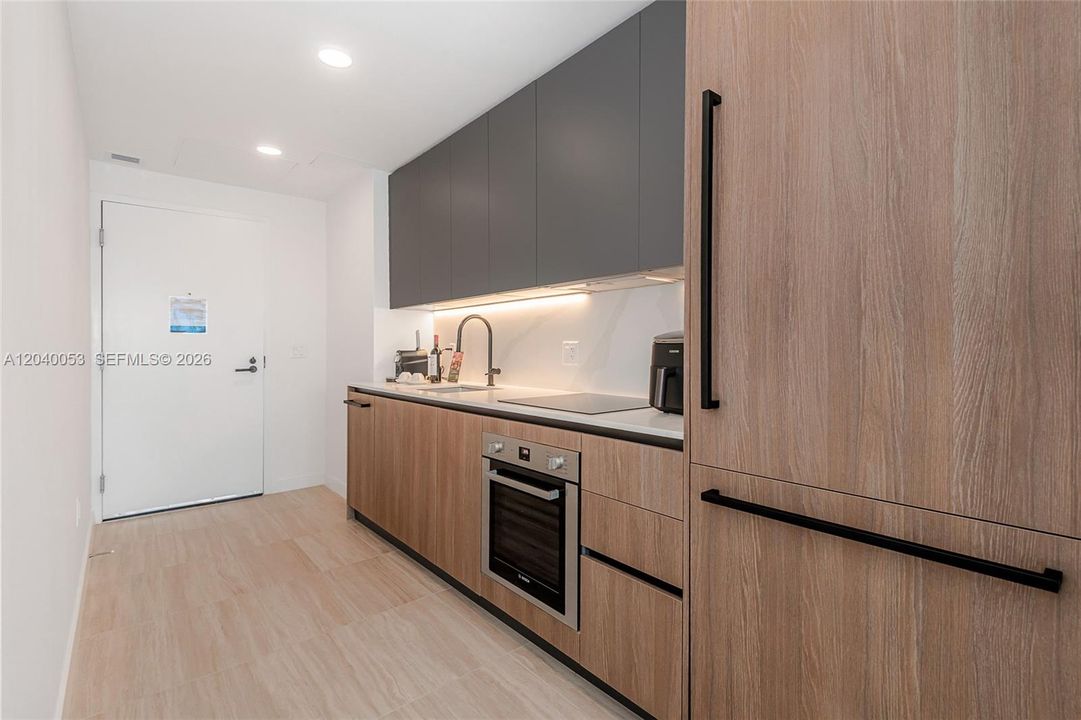 For Rent: $6,500 (2 beds, 2 baths, 698 Square Feet)