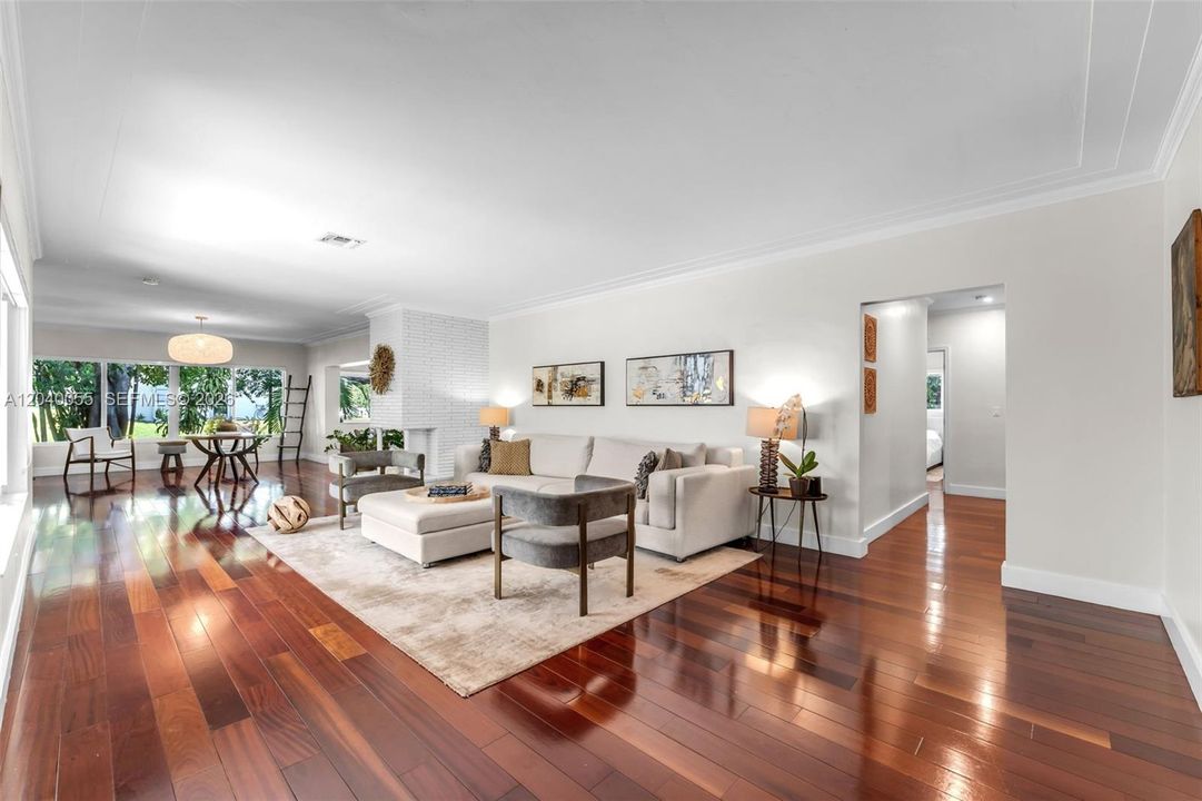 En Venta: $3,150,000 (5 camas, 4 baños, 3682 Pies cuadrados)