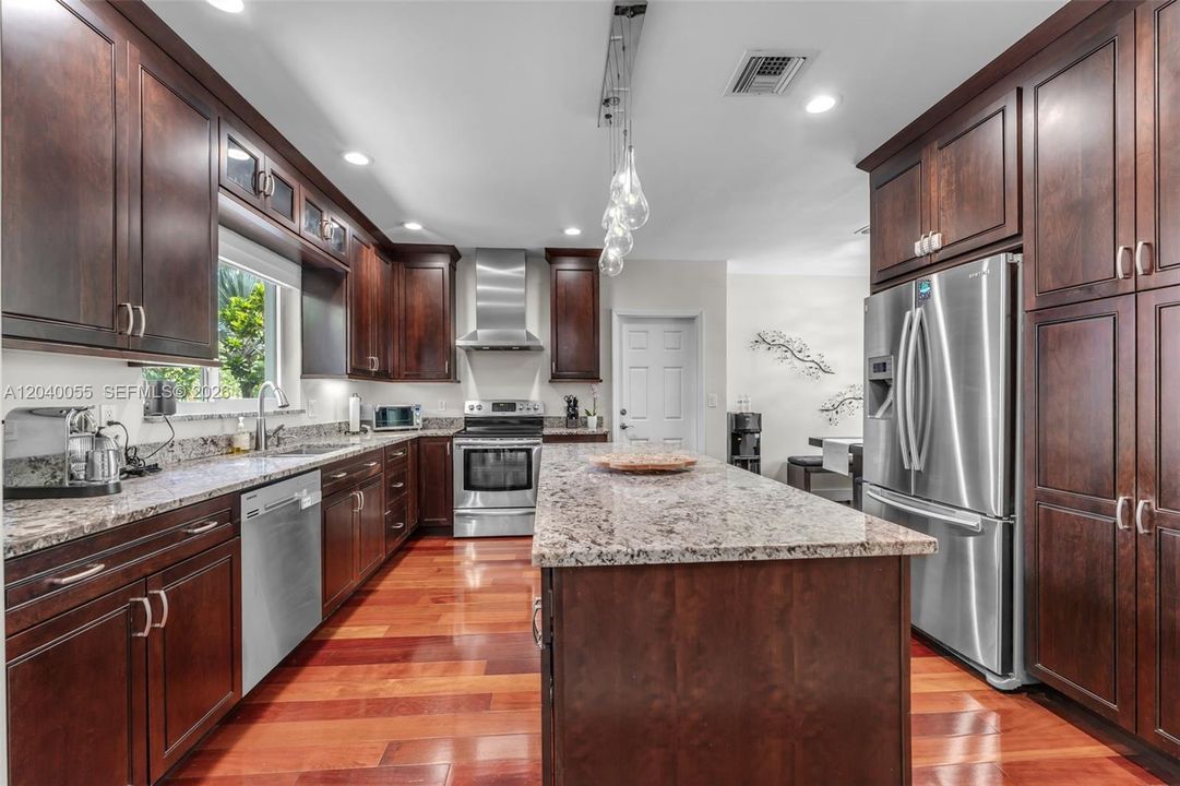 En Venta: $3,150,000 (5 camas, 4 baños, 3682 Pies cuadrados)