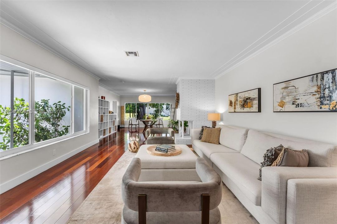 En Venta: $3,150,000 (5 camas, 4 baños, 3682 Pies cuadrados)