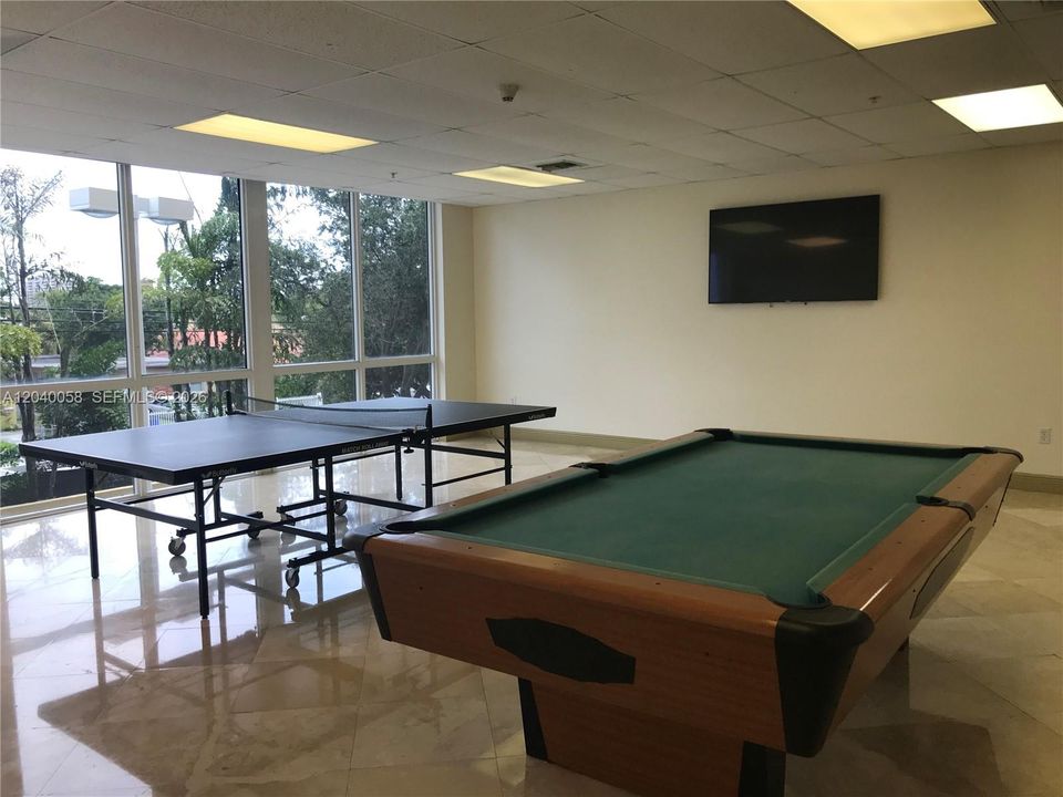 For Rent: $2,800 (2 beds, 2 baths, 917 Square Feet)