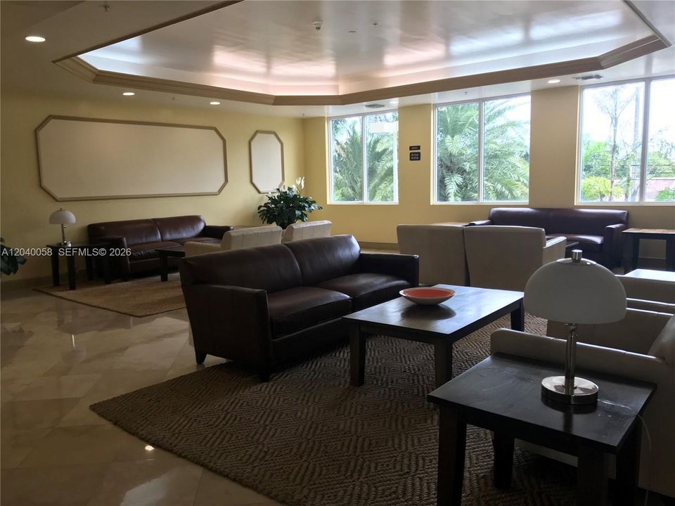 For Rent: $2,800 (2 beds, 2 baths, 917 Square Feet)