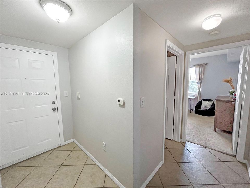 For Sale: $249,000 (2 beds, 2 baths, 1071 Square Feet)
