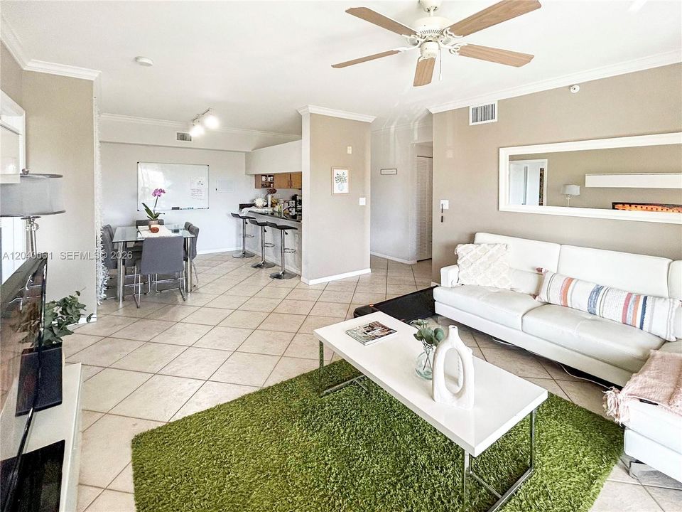 For Sale: $249,000 (2 beds, 2 baths, 1071 Square Feet)