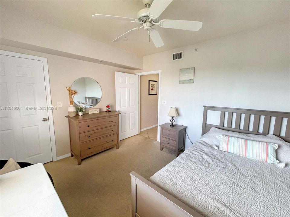 For Sale: $249,000 (2 beds, 2 baths, 1071 Square Feet)
