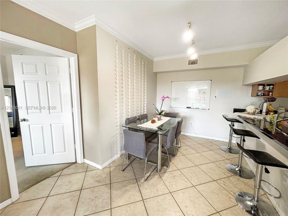 For Sale: $249,000 (2 beds, 2 baths, 1071 Square Feet)