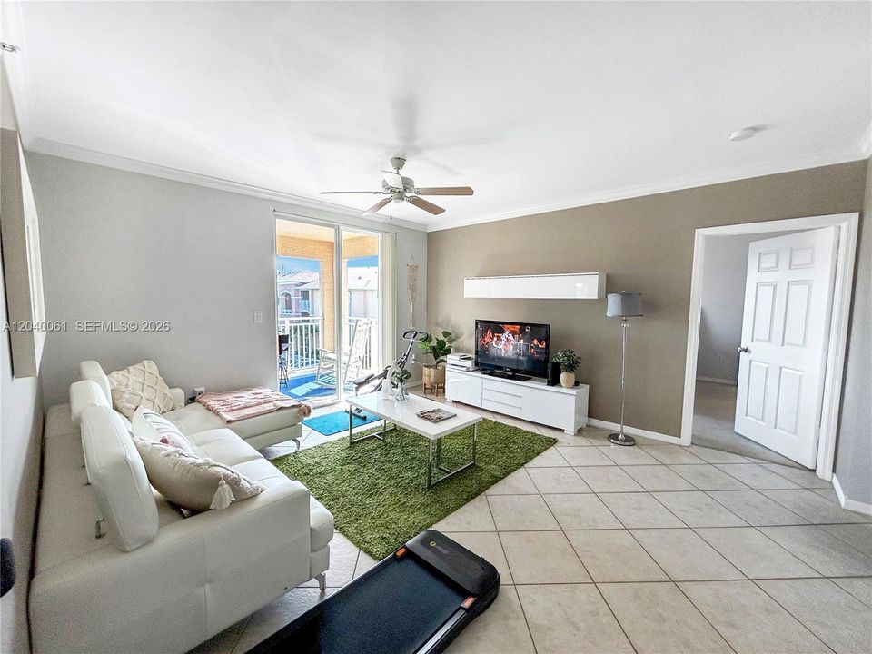 For Sale: $249,000 (2 beds, 2 baths, 1071 Square Feet)