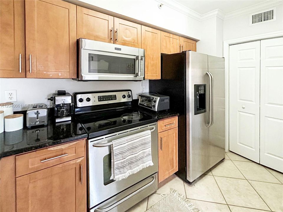 For Sale: $249,000 (2 beds, 2 baths, 1071 Square Feet)