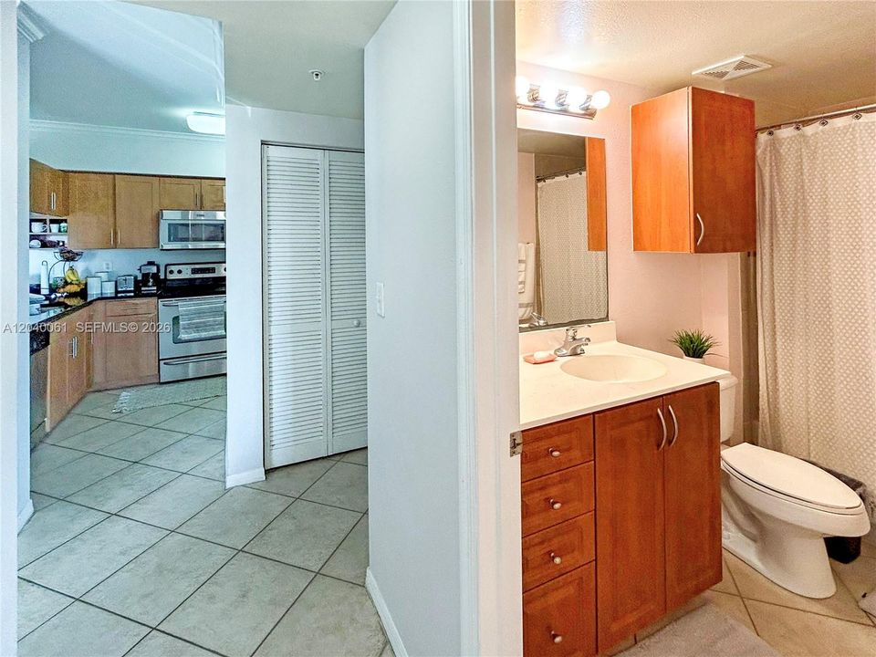 For Sale: $249,000 (2 beds, 2 baths, 1071 Square Feet)