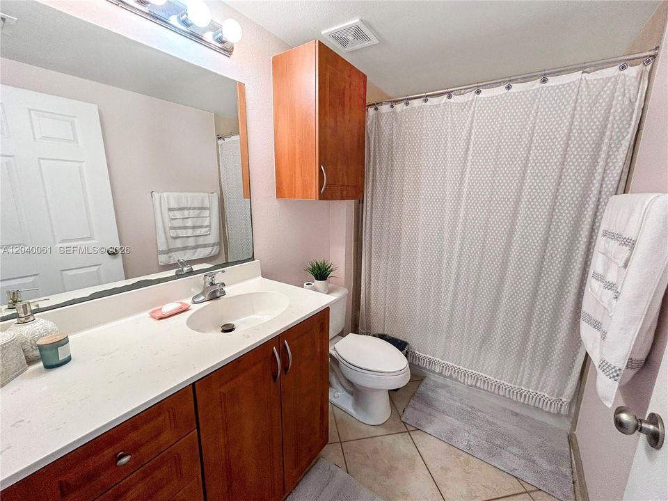For Sale: $249,000 (2 beds, 2 baths, 1071 Square Feet)