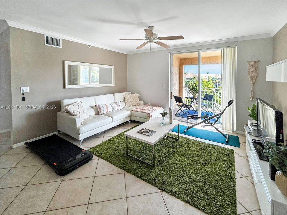 For Sale: $249,000 (2 beds, 2 baths, 1071 Square Feet)