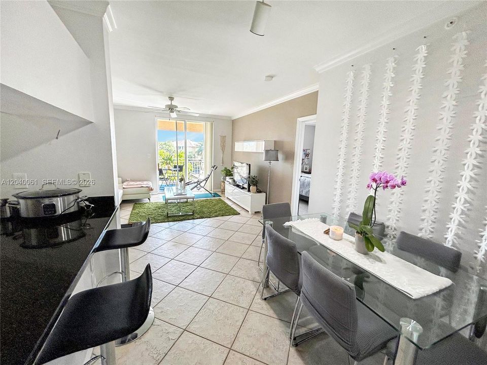 For Sale: $249,000 (2 beds, 2 baths, 1071 Square Feet)