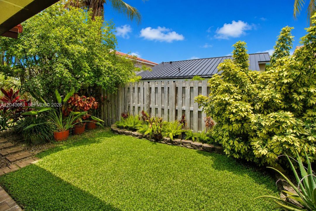 For Sale: $675,000 (4 beds, 2 baths, 1693 Square Feet)