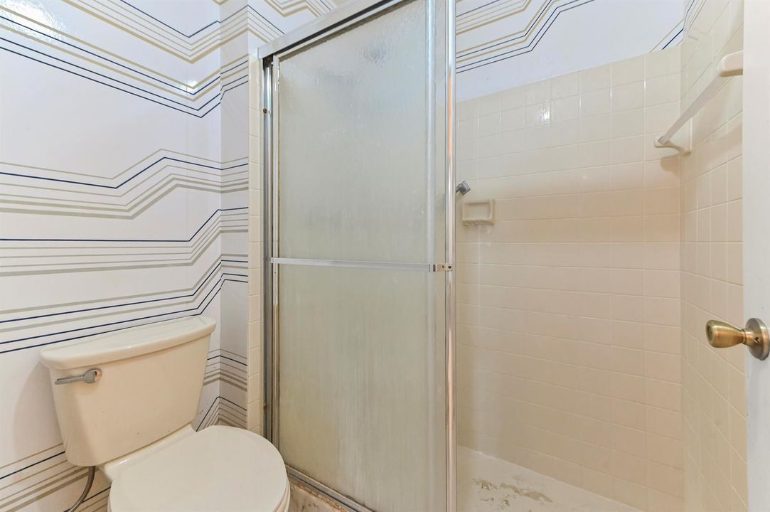 20 Bathroom 03