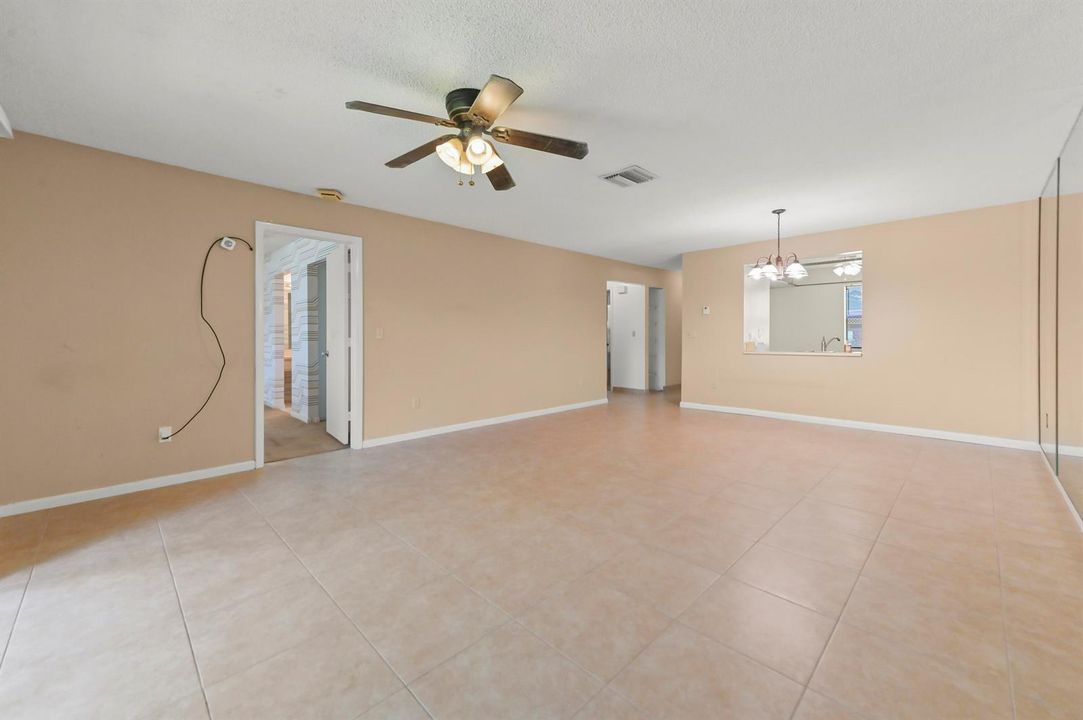 15 Living Room 04