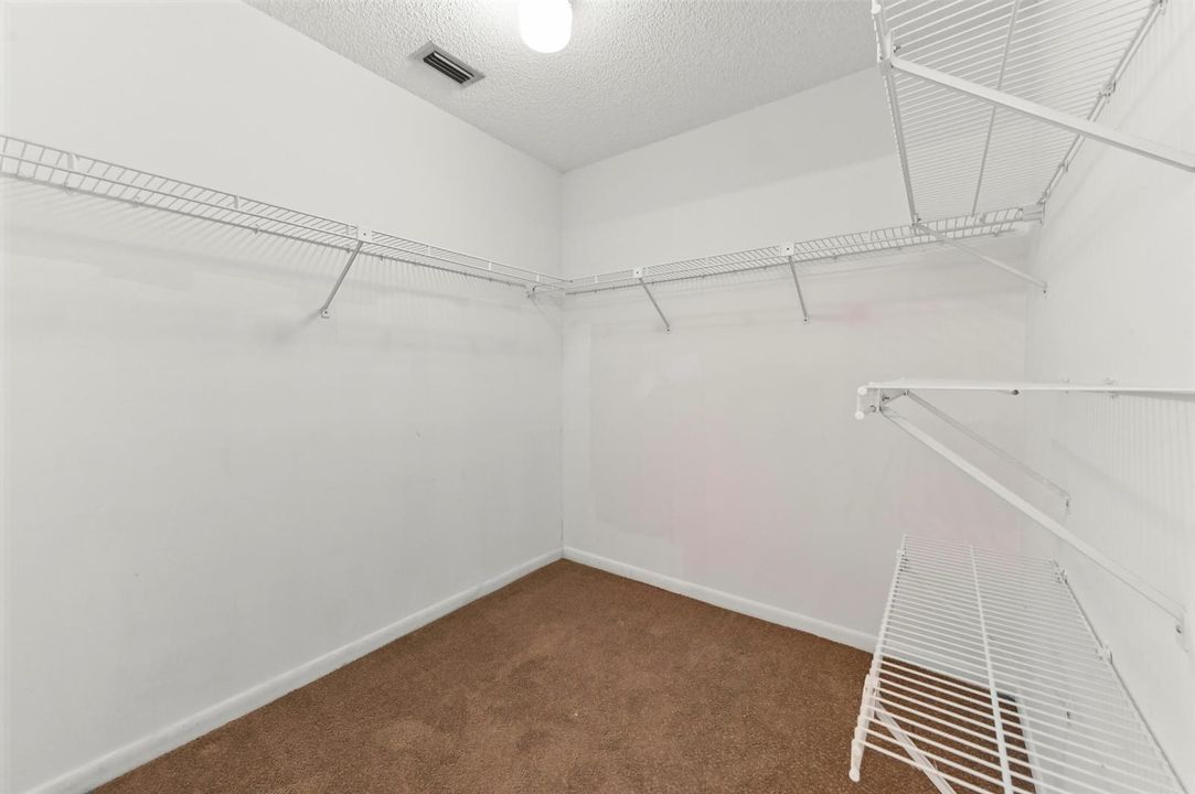 21 Closet 01