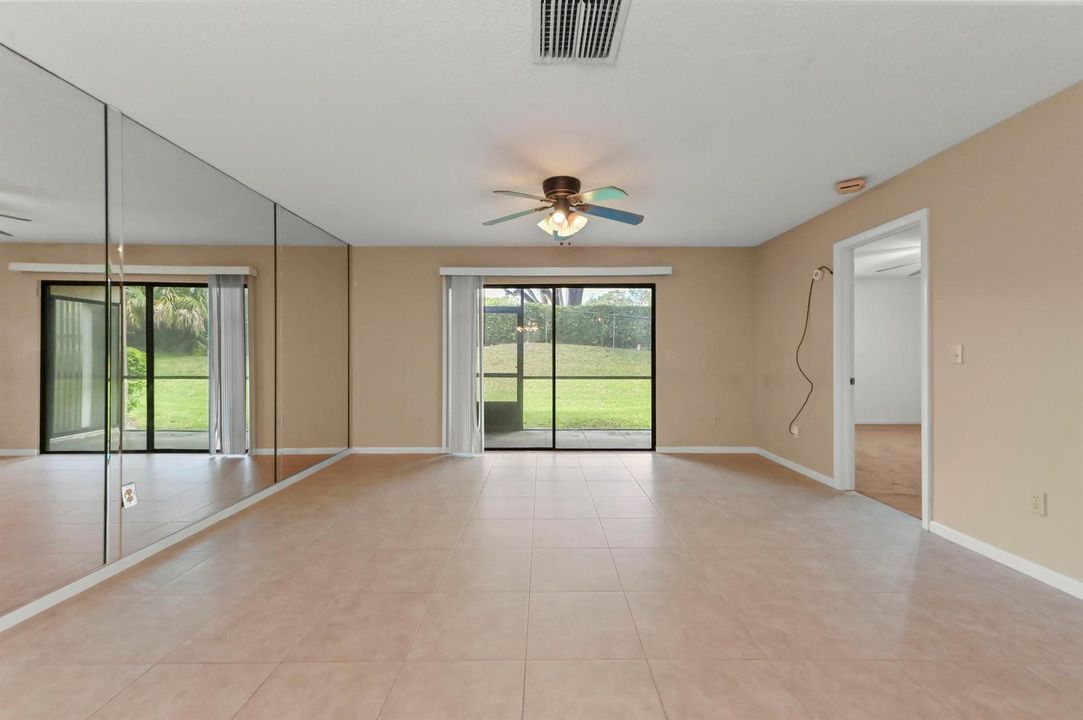 13 Living Room 02